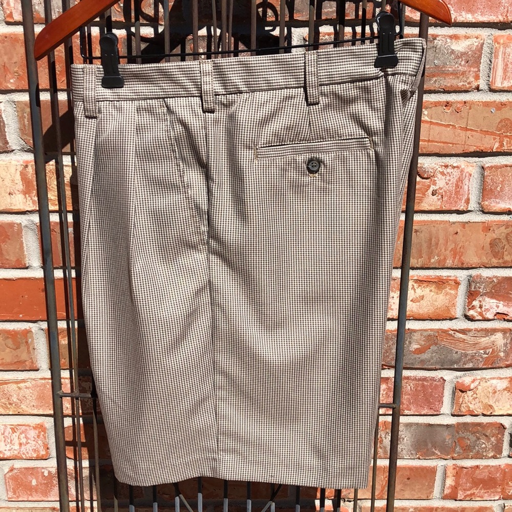 IZOD Size 36 waist Brown pleated front shorts